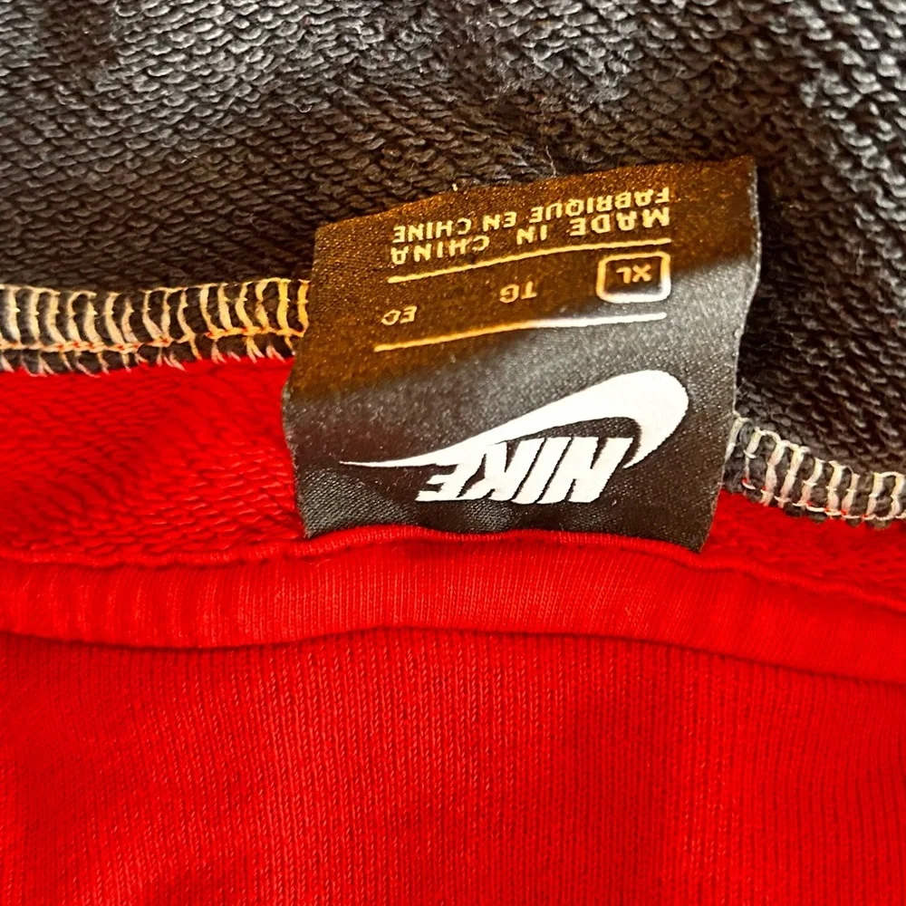 This is a complete Nike sweatsuit for sale - Picture 5 of 7